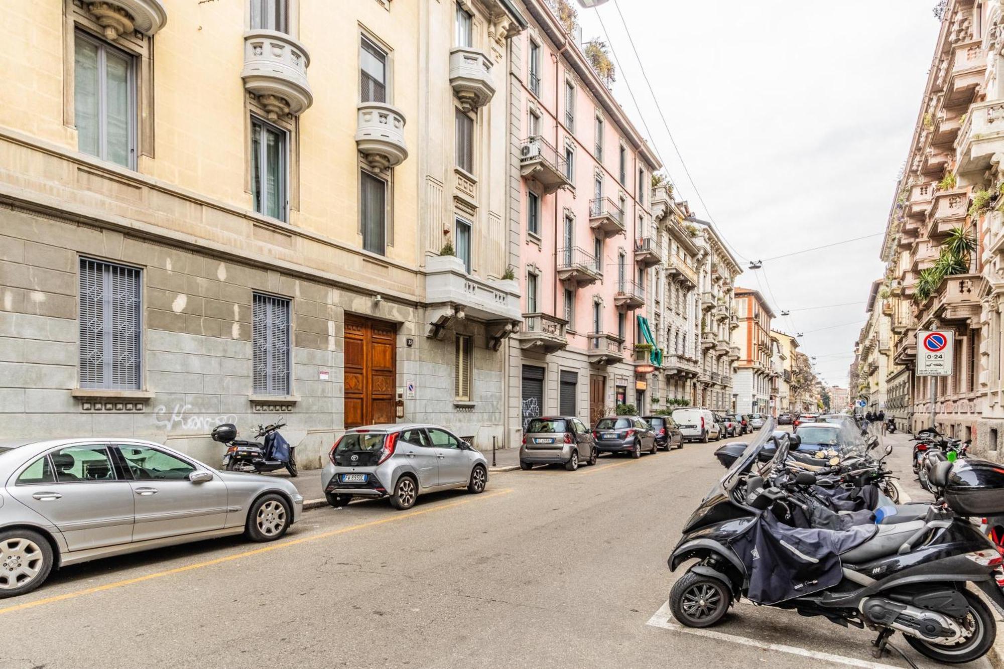 Апартаменты Goldoni House - Duomo 2 K M - Porta Venezia - Linate Милан Экстерьер фото